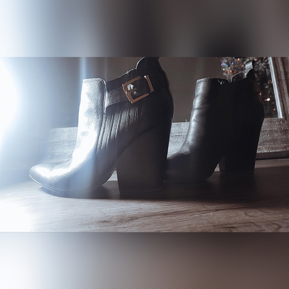 GUESS ankle boots